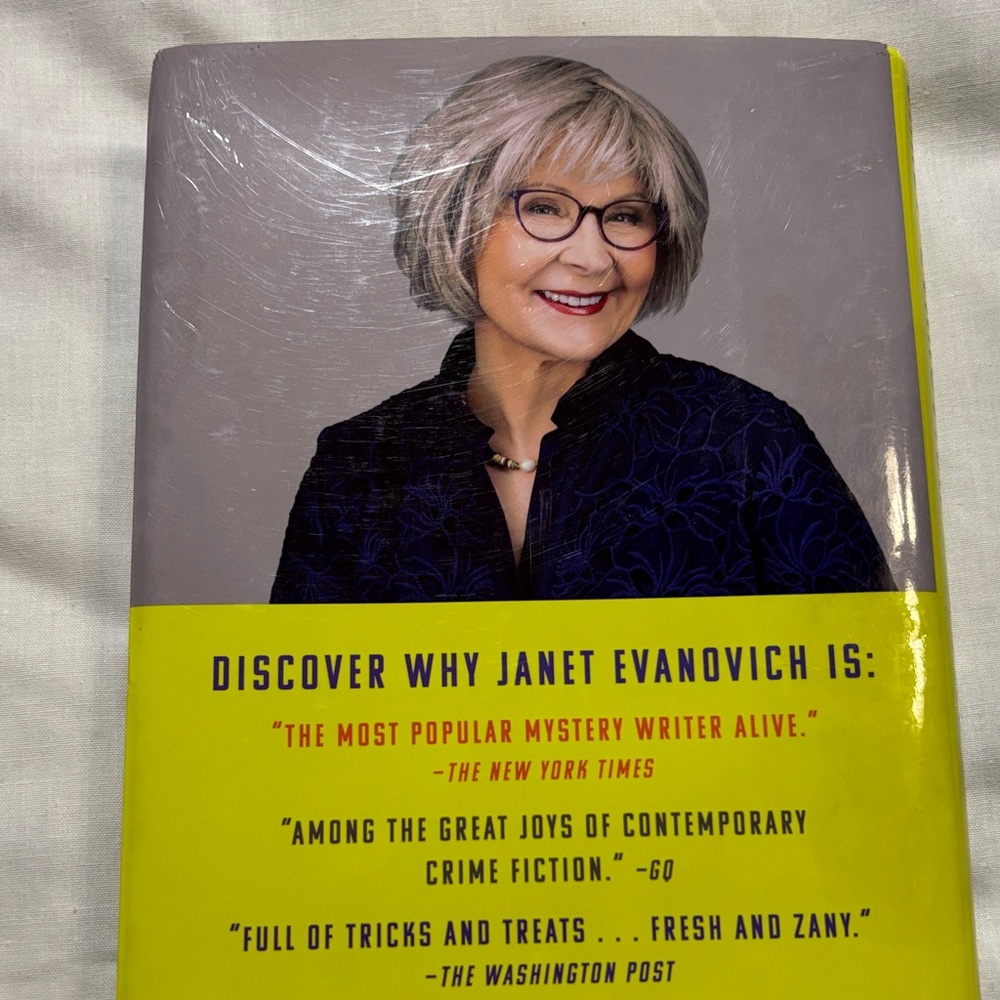 'Now or Never' Hardcover Book by Janet Evanovich EUC - Picture 2 of 3